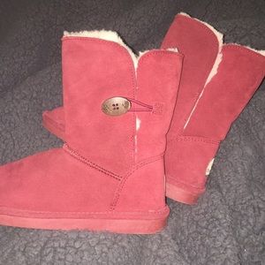 Size 8 Red Bearpaw’s (worn once)